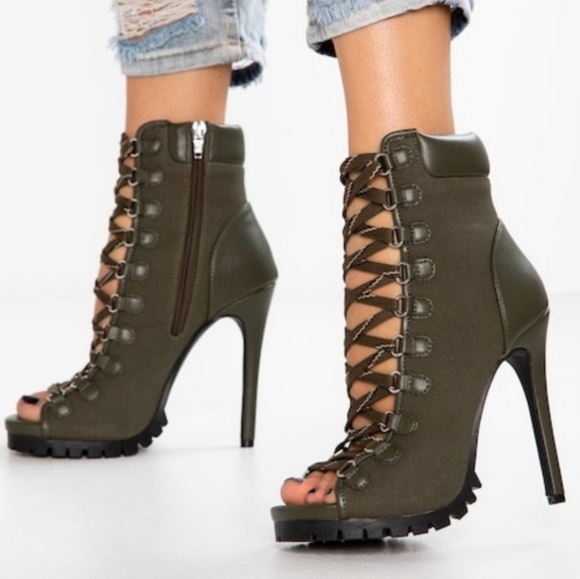 ⭐️NWOT⭐️ Steve Madden Fearless Corset Booties - Picture 2 of 9